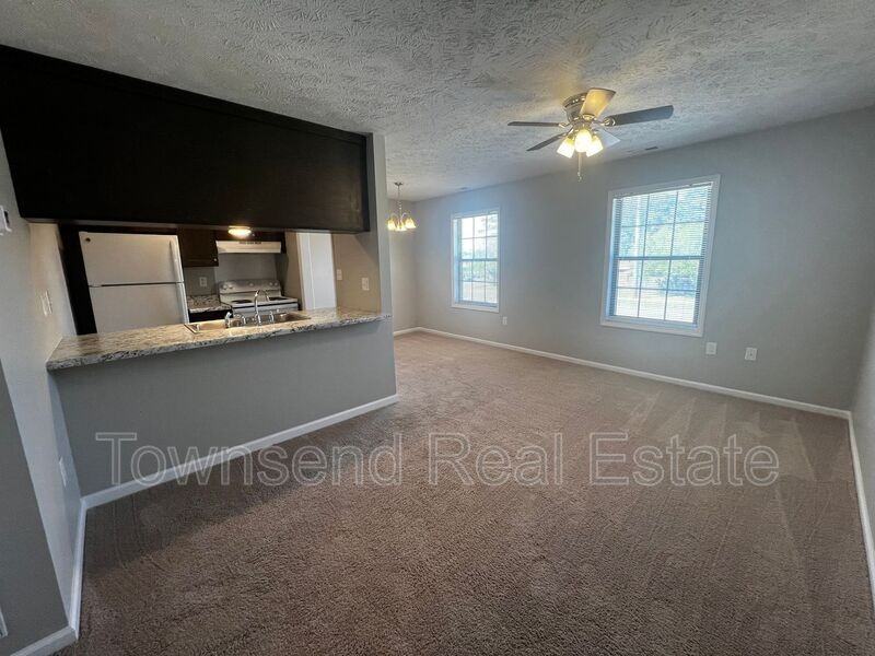 1409 Ireland Dr Apt D - Photo 2 of 11