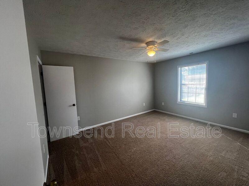 1409 Ireland Dr Apt D - Photo 5 of 11