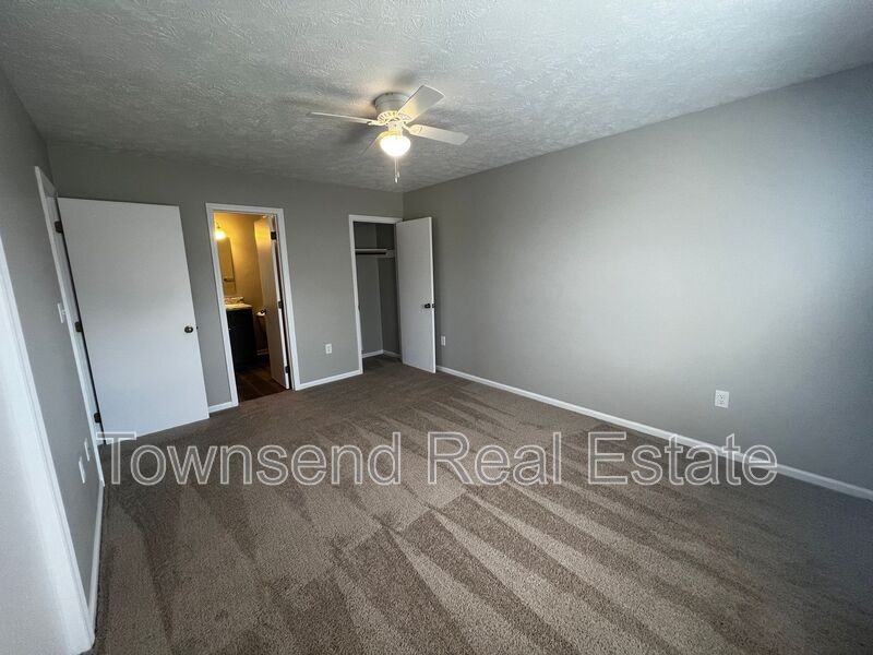 1409 Ireland Dr Apt D - Photo 6 of 11
