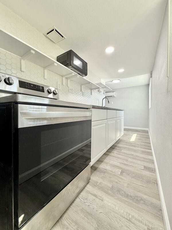 711 18th Ave S - Photo 3 of 24