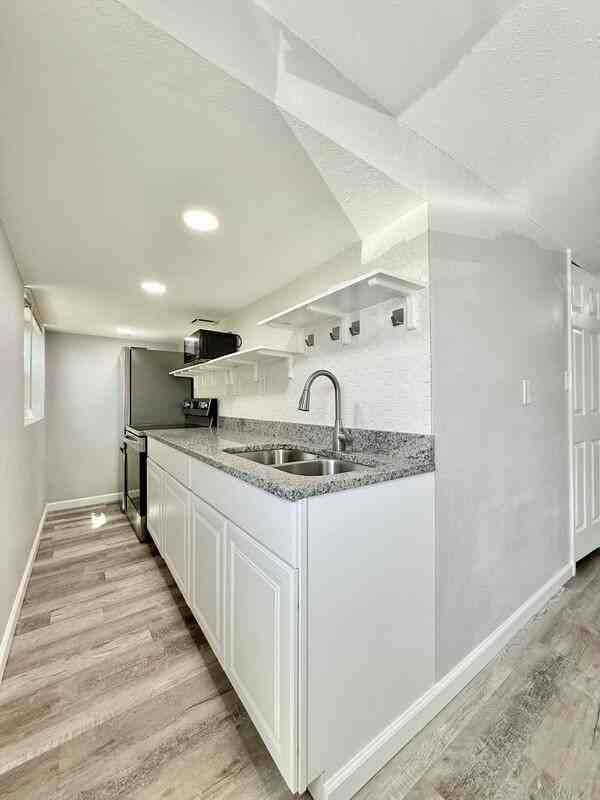 711 18th Ave S - Photo 4 of 24