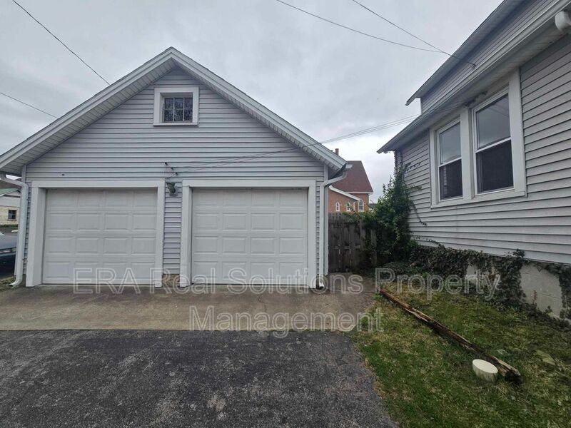 214 W Walnut St - Photo 2 of 20