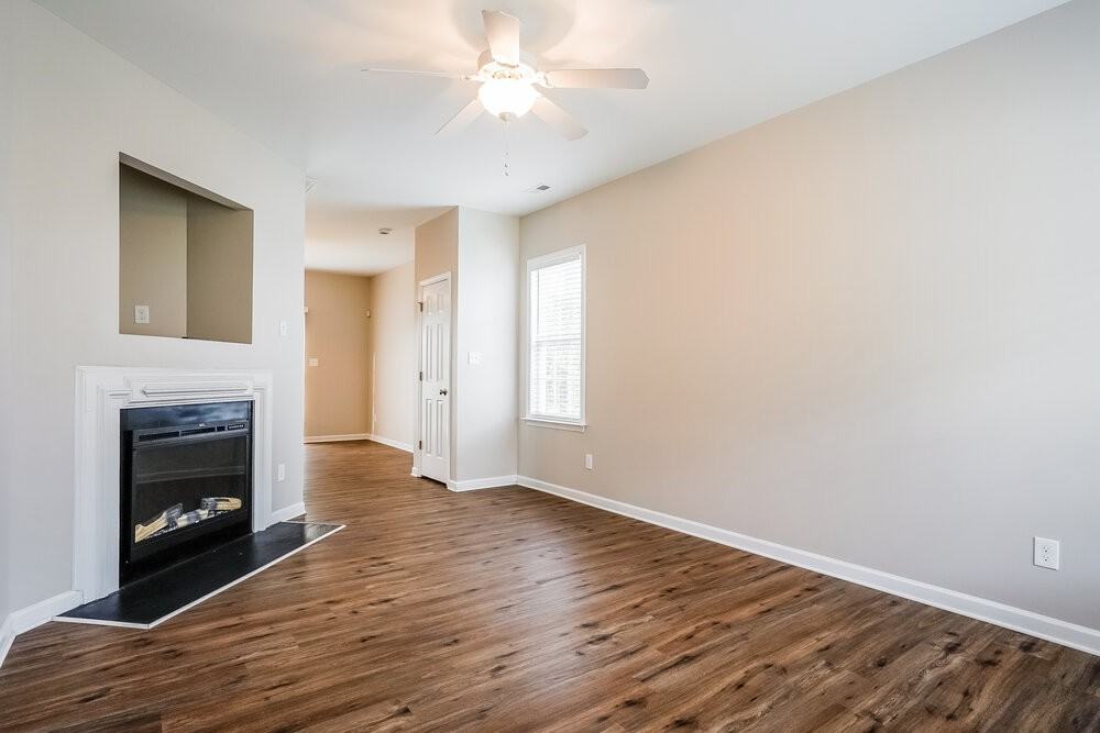 2811 Erinridge Rd - Photo 4 of 17