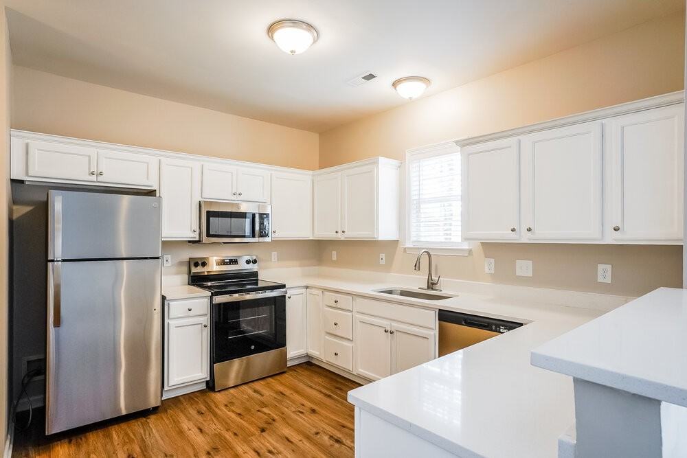 2811 Erinridge Rd - Photo 7 of 17