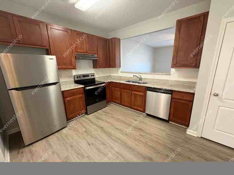 8635 Thomas Ln - Photo 3 of 24