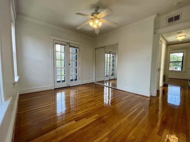 6332 N Rosebury Ave Apt 2w - Photo 2 of 19