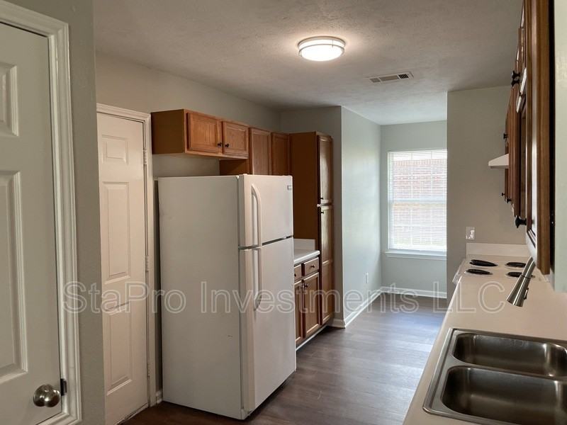 206 Village Pl - Photo 3 of 12