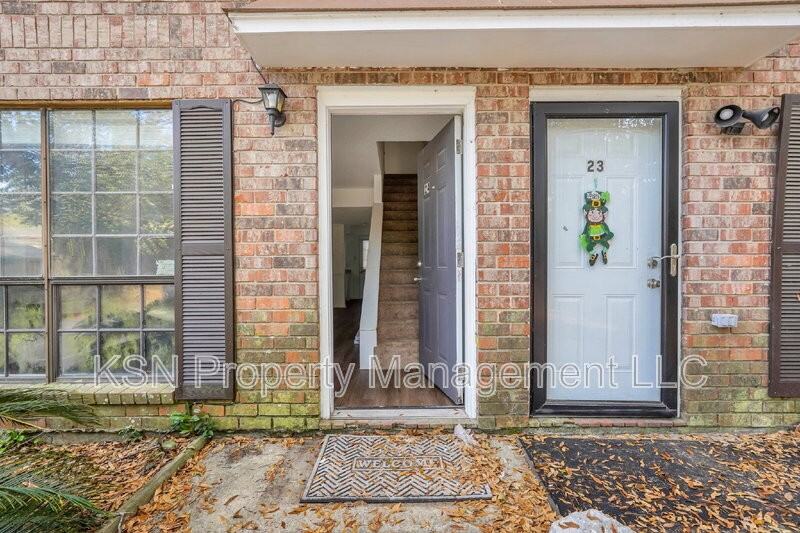 2220 E Victory Dr #24 - Photo 2 of 22