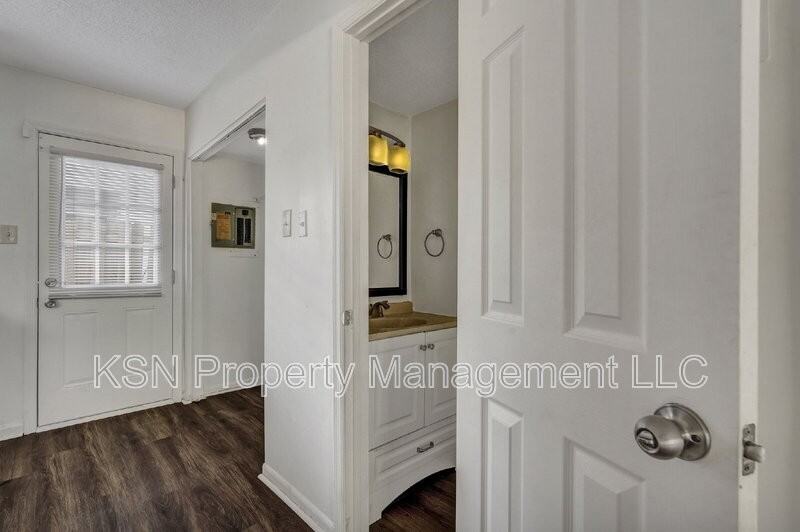 2220 E Victory Dr #24 - Photo 7 of 22