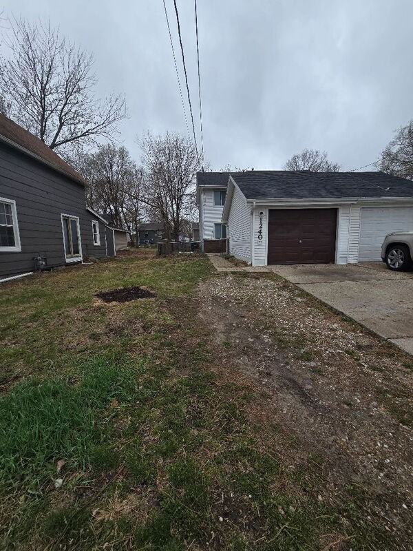 1240 Sampson St - Photo 2 of 16