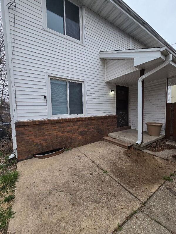 1240 Sampson St - Photo 3 of 16