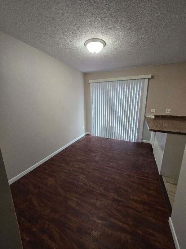 1240 Sampson St - Photo 6 of 16