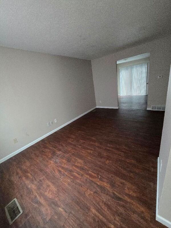 1240 Sampson St - Photo 7 of 16