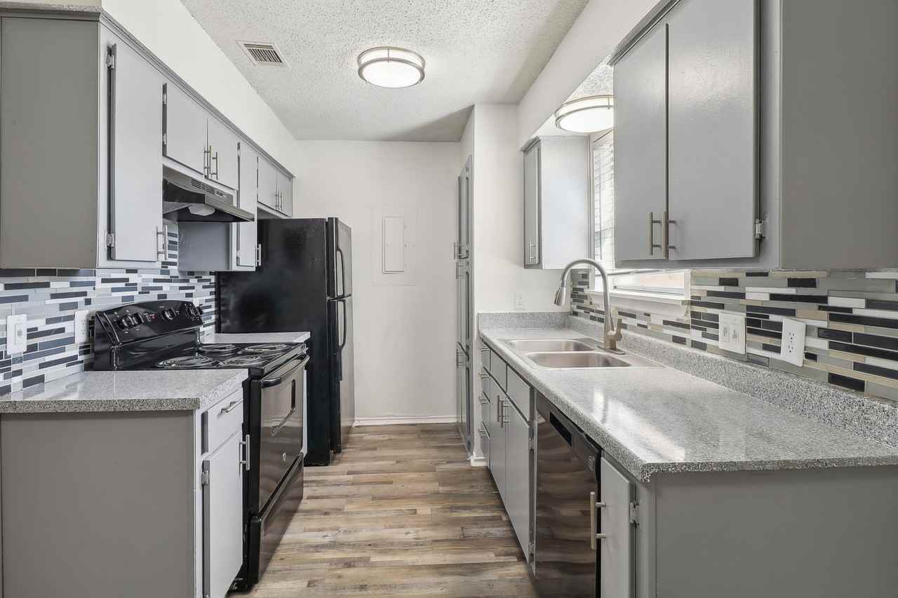 Hampton Townhomes - Photo 7 of 19