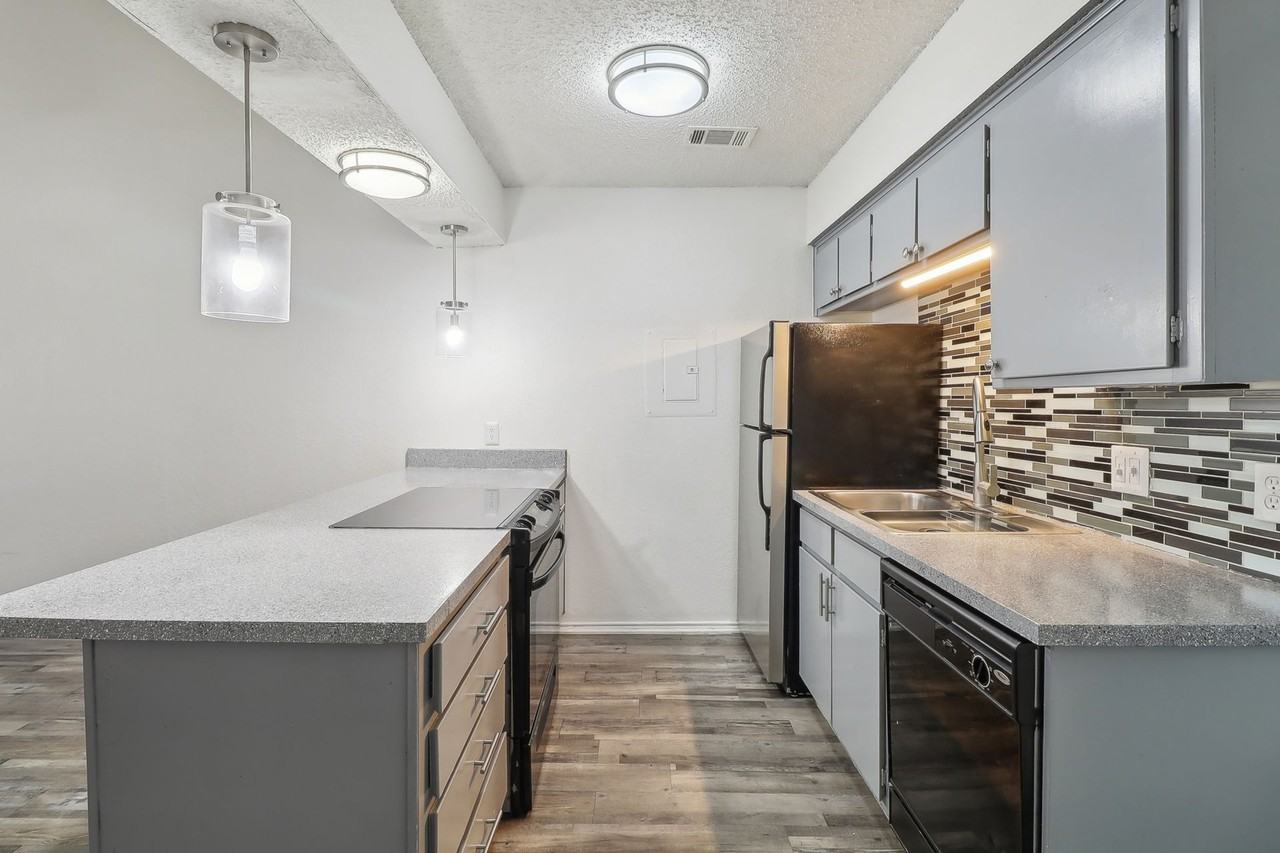 Hampton Townhomes - Photo 4 of 19