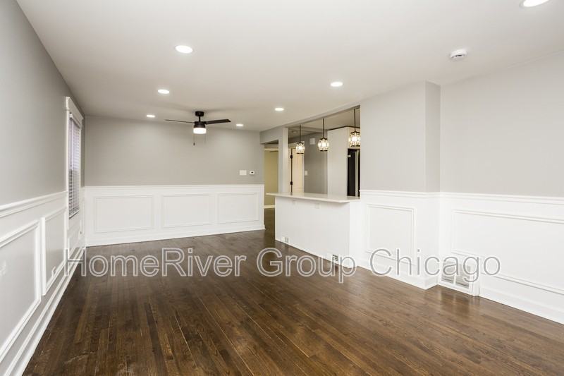 11123 S Avenue E - Photo 3 of 16