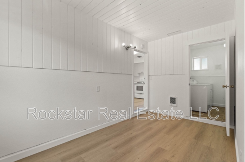 11725 E Alki Ave - Photo 2 of 8