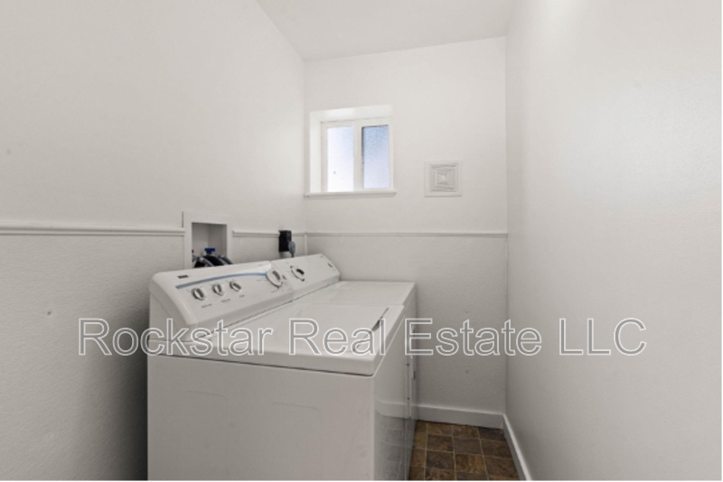 11725 E Alki Ave - Photo 6 of 8