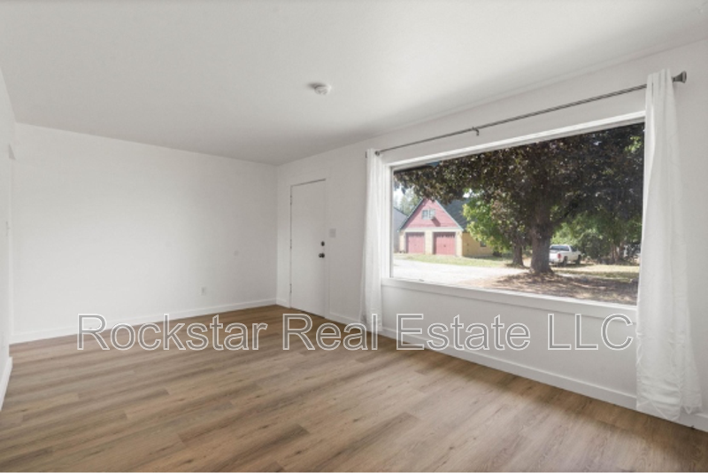 11725 E Alki Ave - Photo 7 of 8