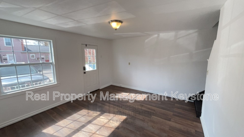 138 Delaware Dr - Photo 3 of 19