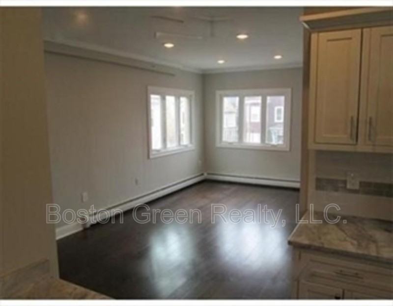 43 Rogers St #3 - Photo 4 of 12