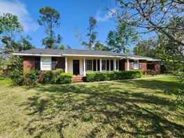 featured image of 702 Pineridge Dr