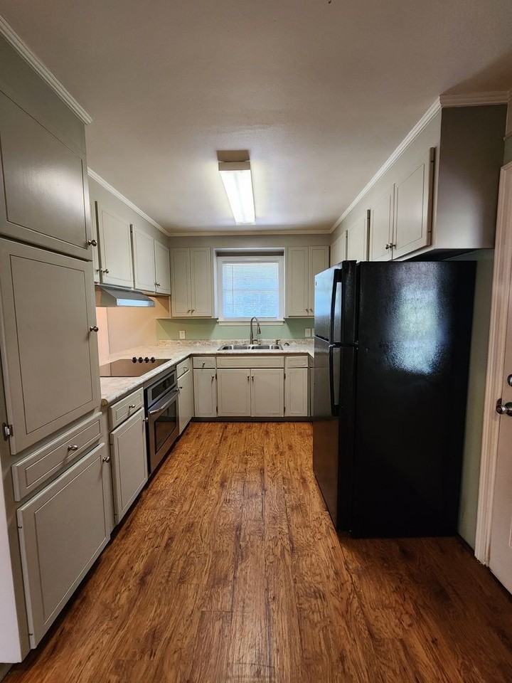 702 Pineridge Dr - Photo 5 of 11