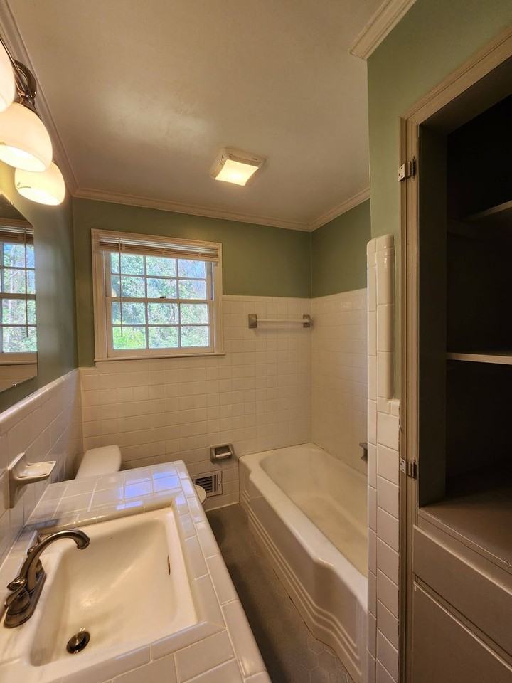 702 Pineridge Dr - Photo 6 of 11