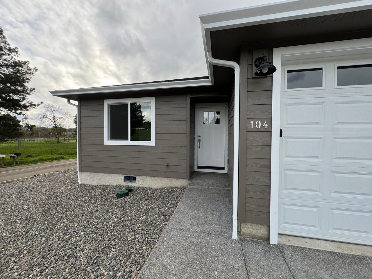 104 Donald Trump Ln - Photo 3 of 21