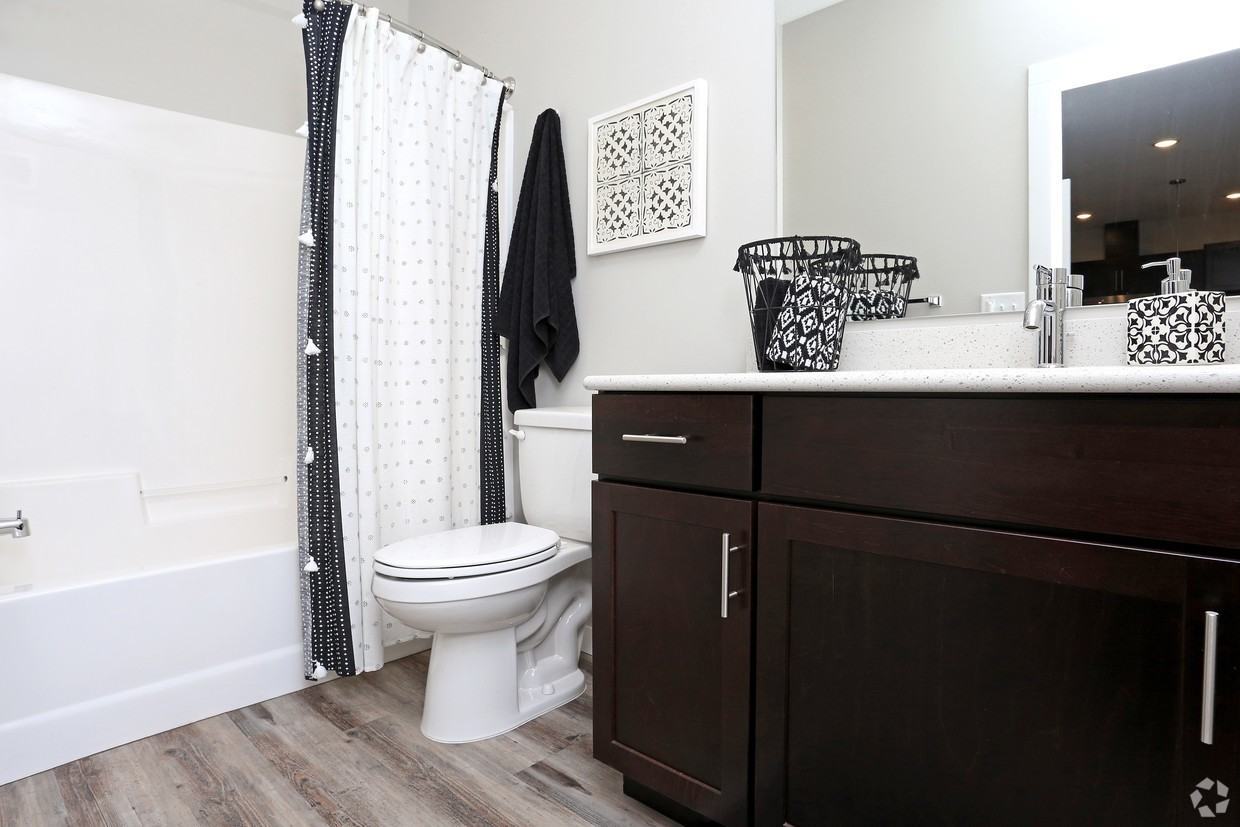 320 North - Photo 5 of 24