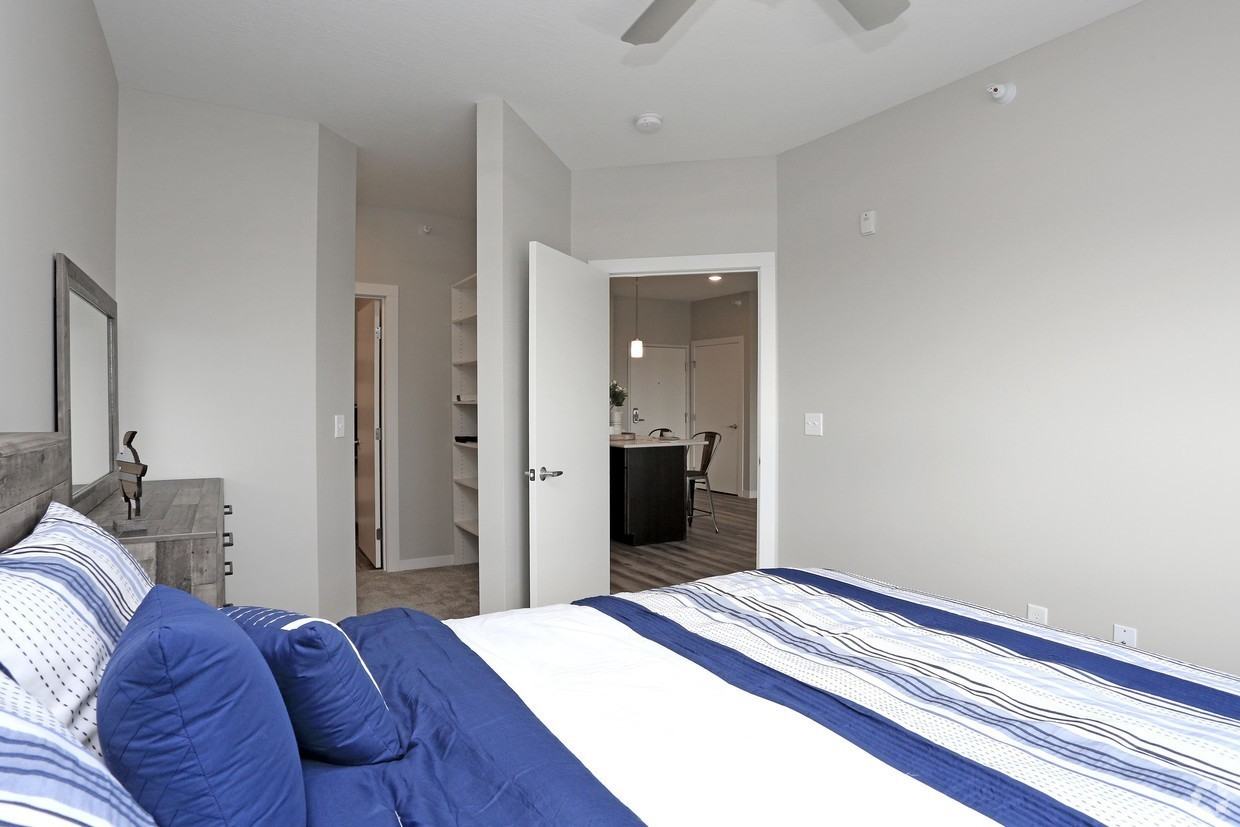 320 North - Photo 6 of 24