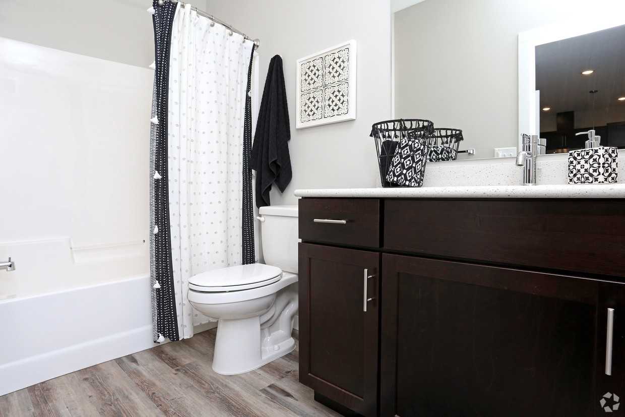 320 North - Photo 6 of 11