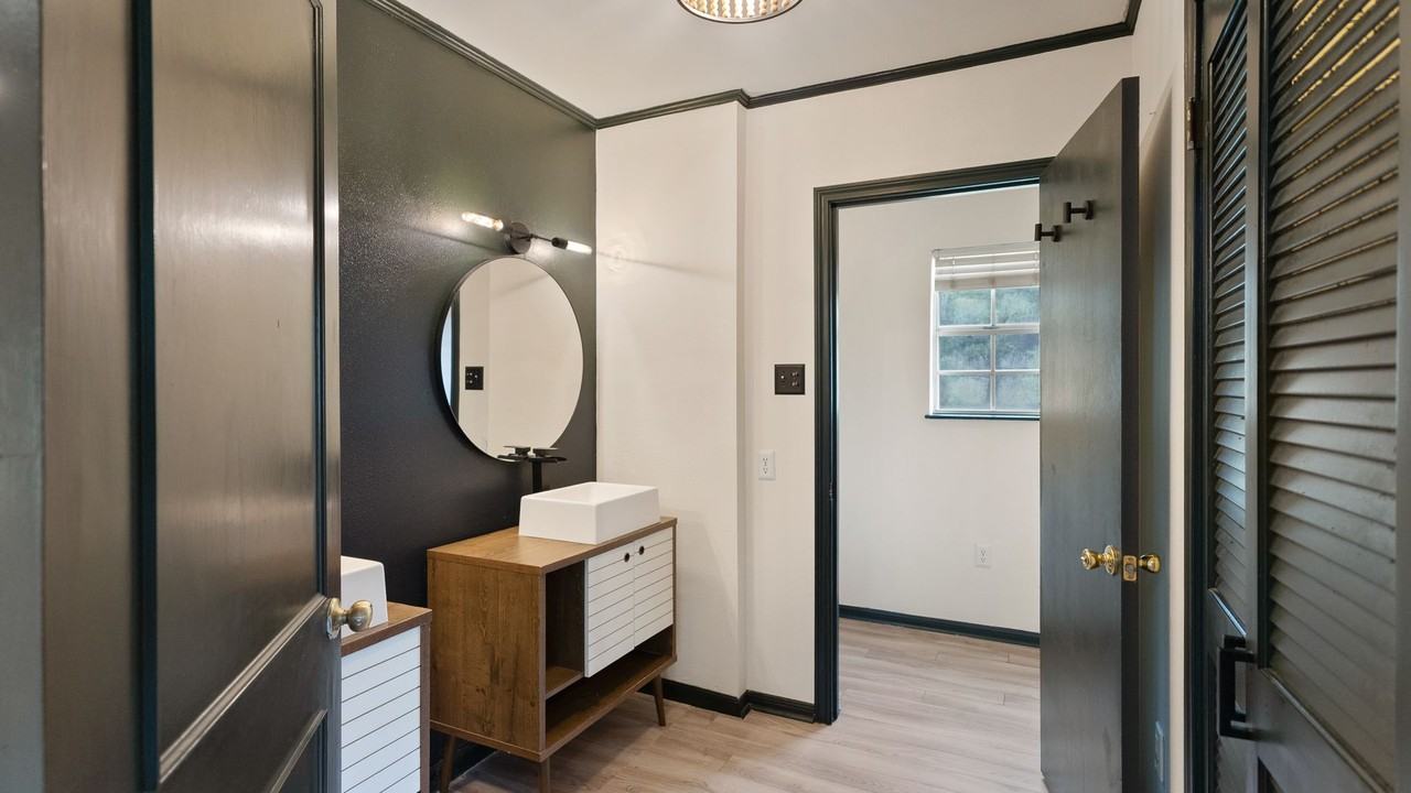 7165 Government St - Photo 7 of 10