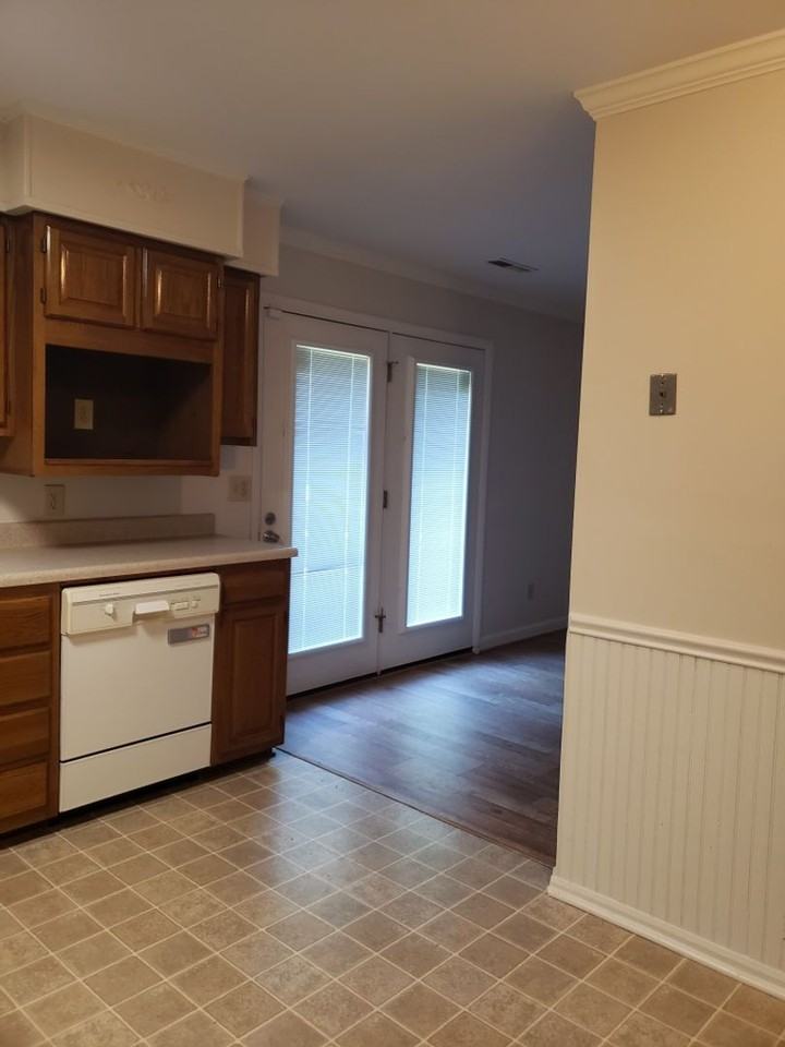 3796 Vandalia Dr - Photo 4 of 17