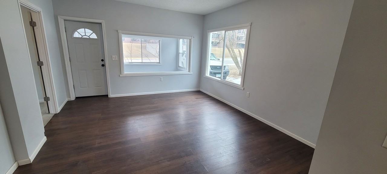 615 Irvine Ave Nw - Photo 3 of 11