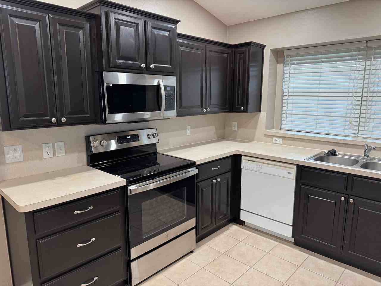 3225 Sw 104th Ter - Photo 2 of 12