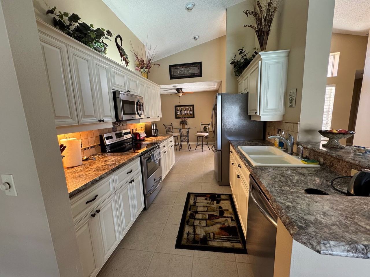 1090 Larkin Rd - Photo 2 of 14
