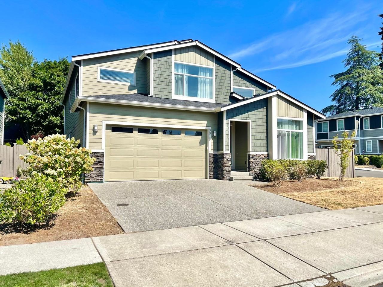 8810 Ne 177th St - Photo 2 of 35