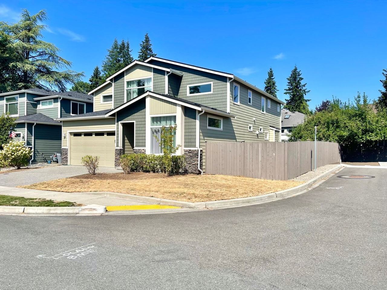 8810 Ne 177th St - Photo 3 of 35