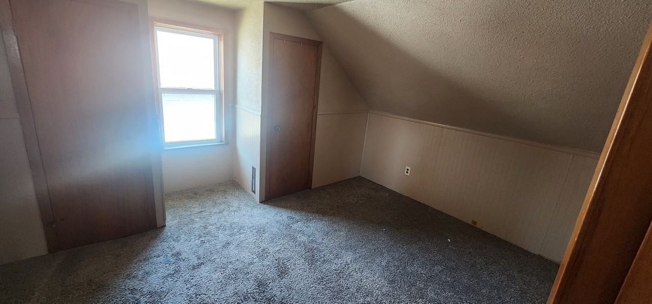 1101 8th Ave Ne - Photo 6 of 13