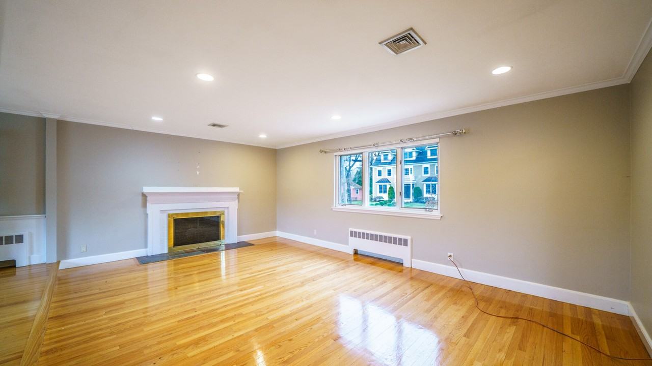 165 Evelyn Rd - Photo 3 of 13