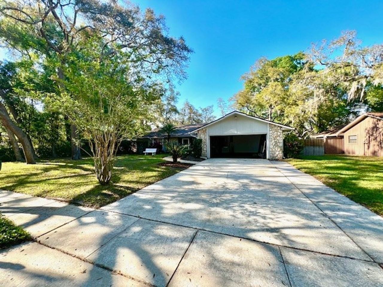 320 Columbus Cir - Photo 3 of 50