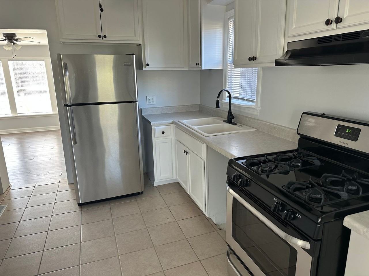 24137 W Beach Grove Rd - Photo 2 of 10