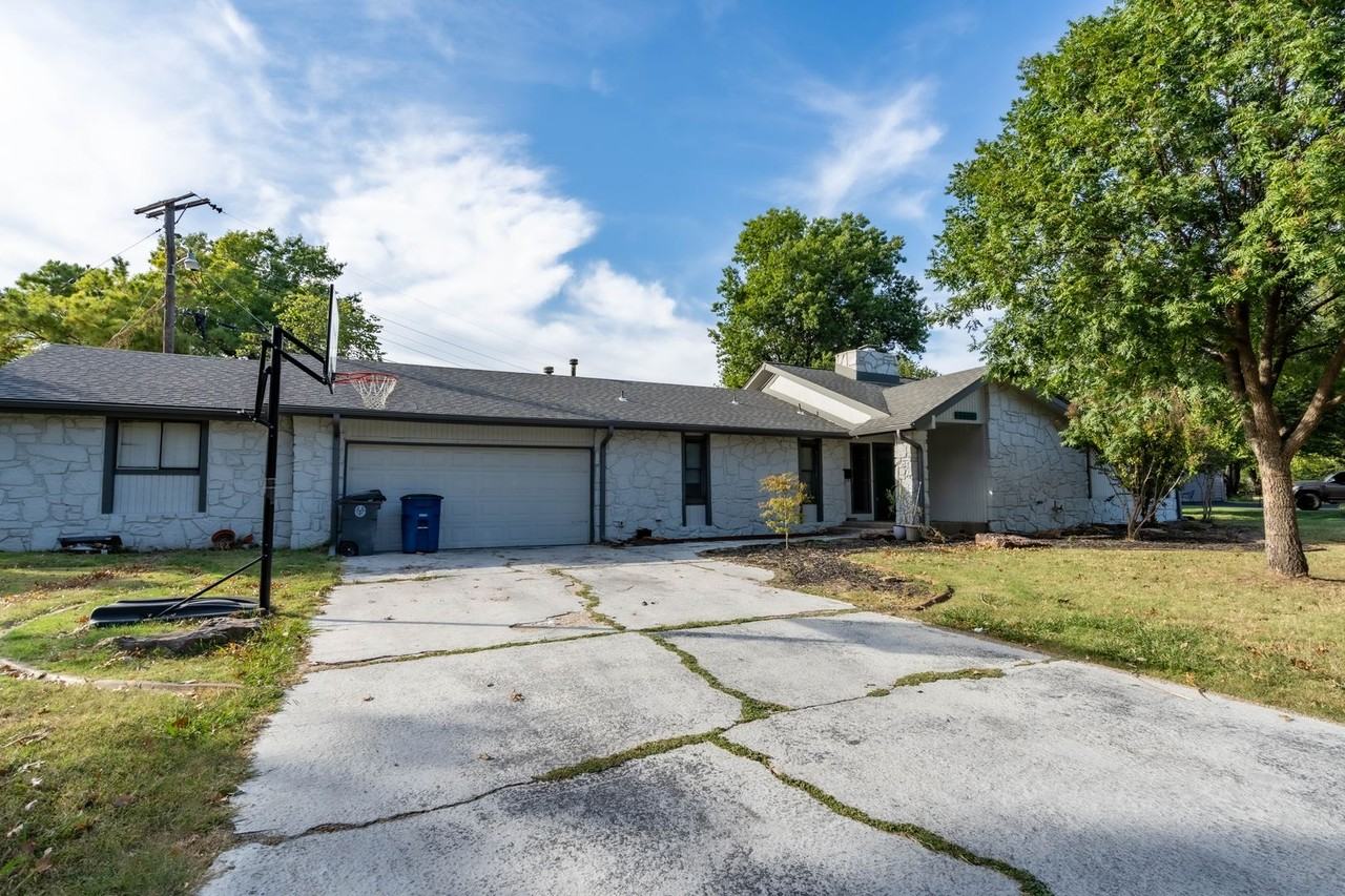 3364 S Allegheny Ave - Photo 2 of 21