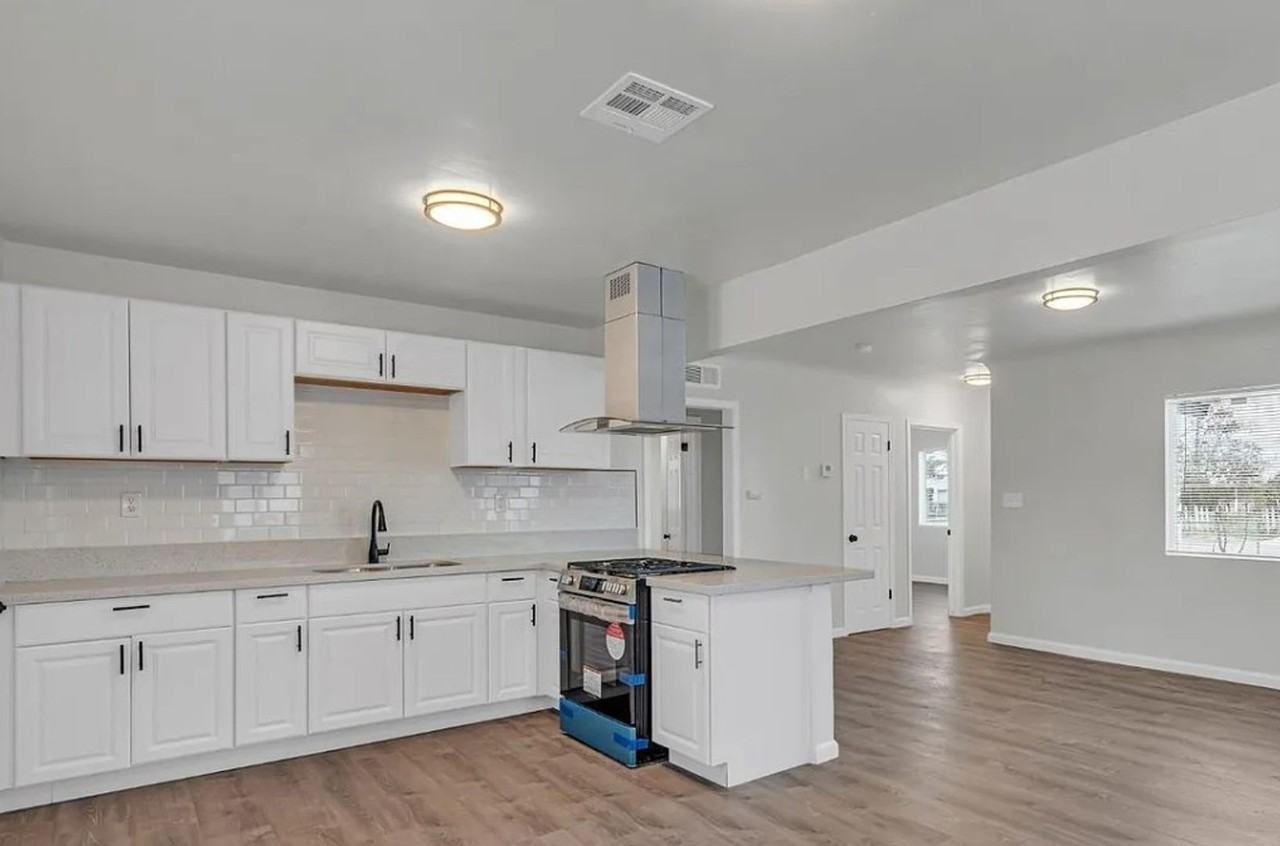 1317 Washington Ave - Photo 2 of 26