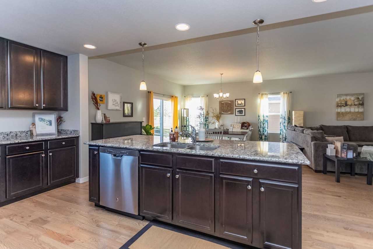 1720 Willow Park Way - Photo 7 of 43