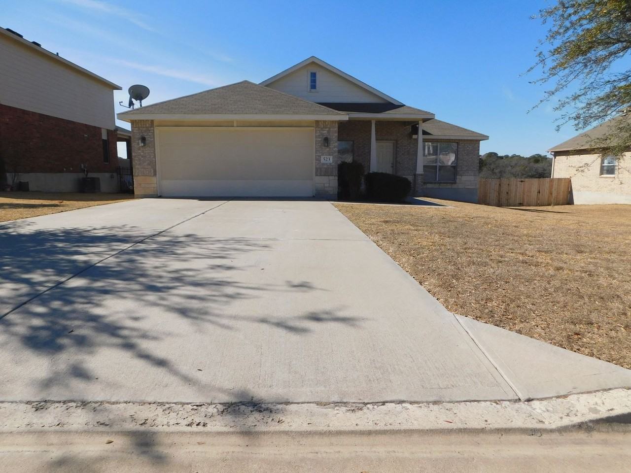 523 Cattail Cir - Photo 2 of 32