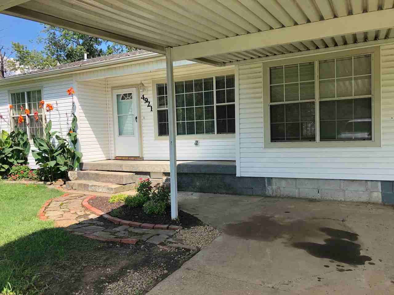 4921 S 32nd St - Photo 2 of 8