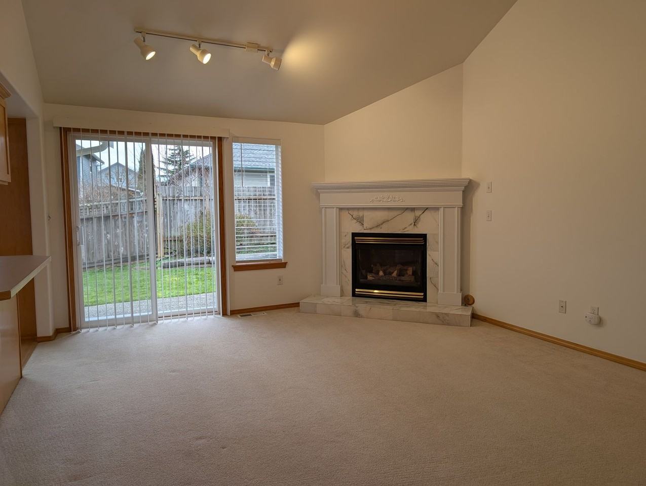 1511 Sarah St - Photo 2 of 14