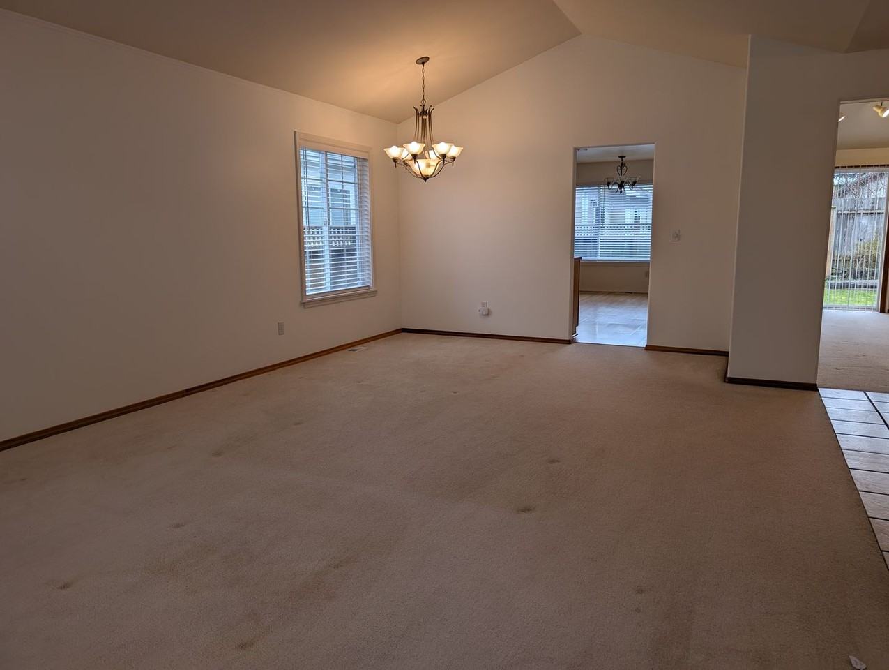 1511 Sarah St - Photo 3 of 14